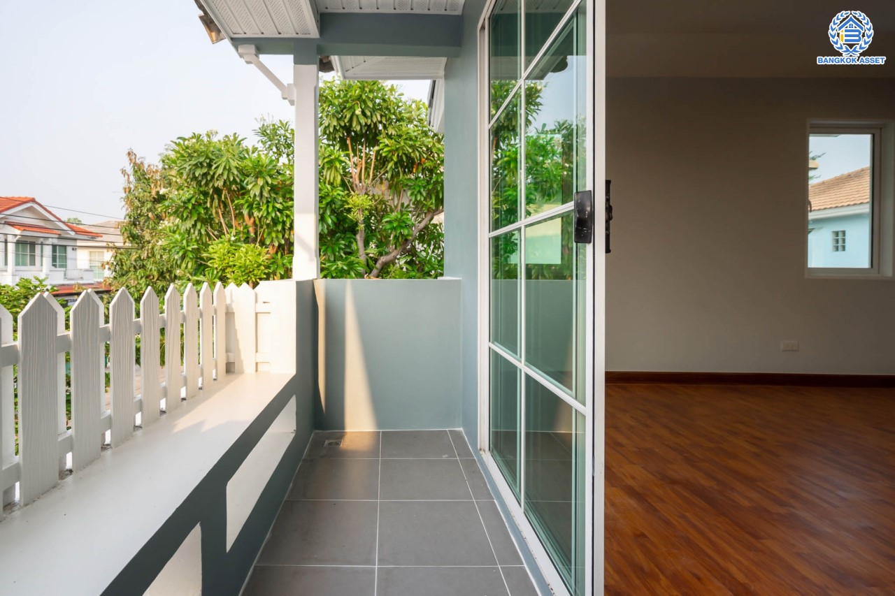 บ้านมือสองตกแต่งใหม่ แบรนด์ LH ม.ชลลดา บางใหญ่-เซ็นทรัลเวสต์เกต หลังใหญ่ เนื้อที่ 52.5 ตร.ว. ฟังก์ชัน 5 ห้องนอน (มีห้องนอนชั้นล่าง 2 ห้อง) 2 ห้องน้ำ 2 ที่จอดรถ Facilities ครบครัน บนทำเลเดินทางสะดวก เชื่อมต่อถ.กาญจนาภิเษก และเพียง 10 นาทีถึงรถไฟฟ้า "สถานีคลองบางไผ่"